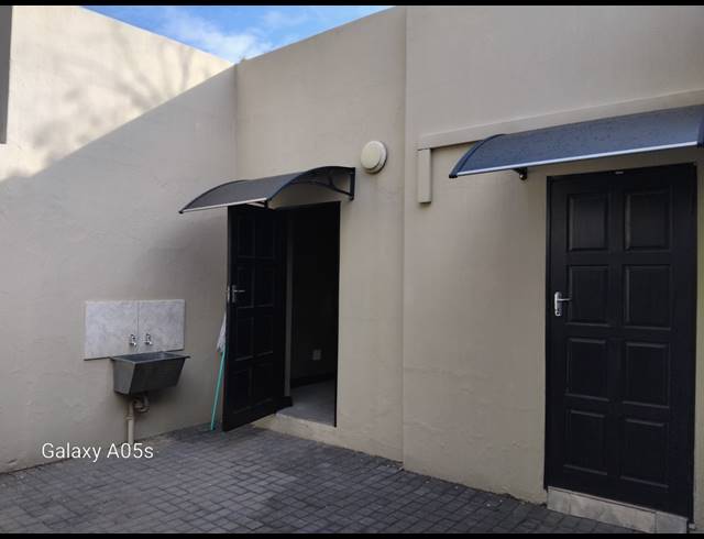 57M² BUSINESS TO LET IN BRYANSTON